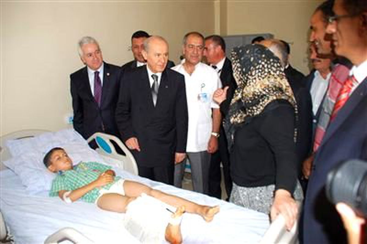 Devlet Bahçeli Patlamada Yaralananları Ziyaret Etti