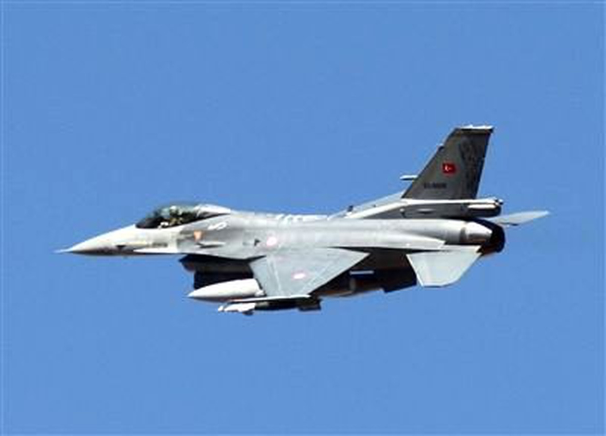 F-16\'lar PKK Kamplarını Bombaladı