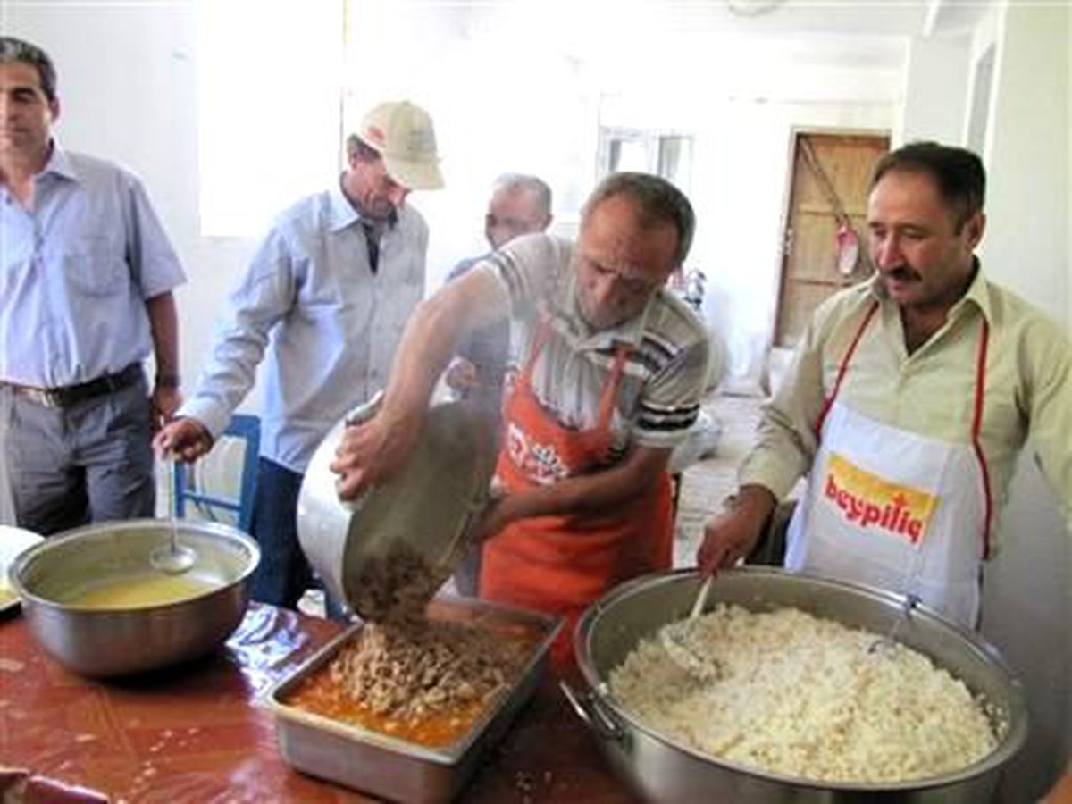 Emet\'in Kırgıl Köyü\'nde 2 Bin Kişiye \'Hayır Yemeği\'