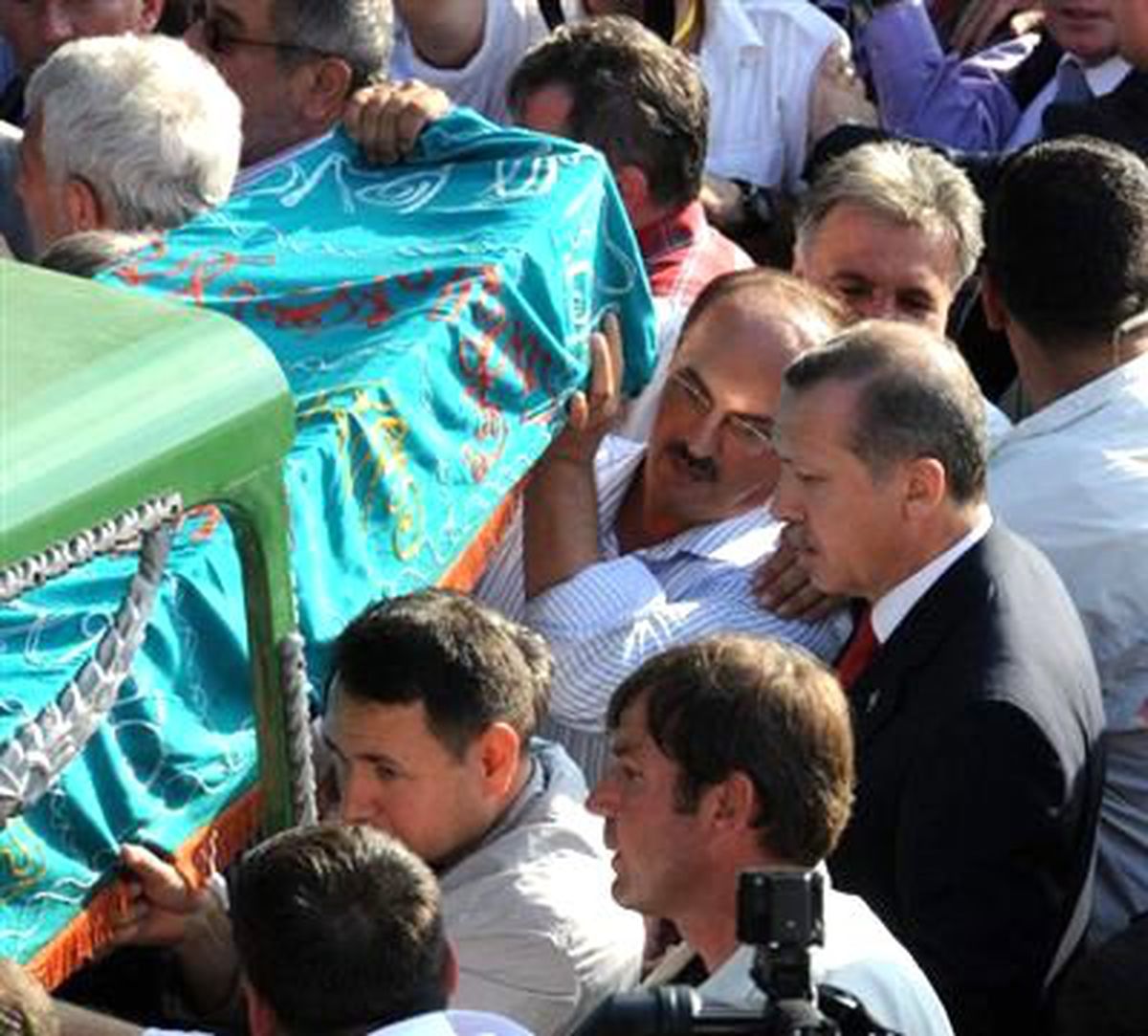 Erdoğan, Rize\'de Teyzesinin Cenazesine Katıldı; Cehennem Var Bu Zalimlere, Bu Teröristlere - Ek...