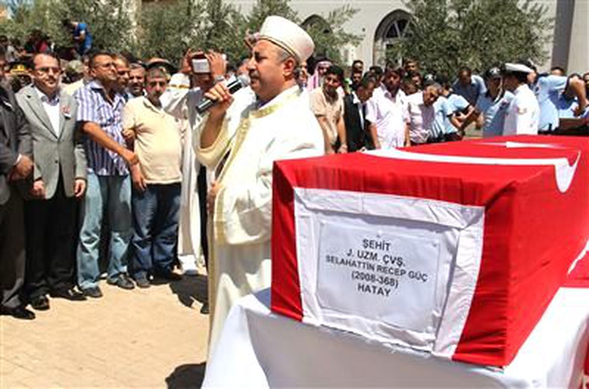 Hatay Şehidini Uğurladı
