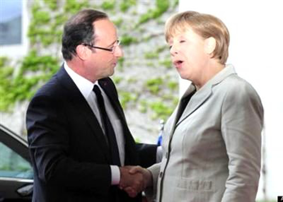 Hollande ve Merkel, Yunanistan\'daki Mali Krizi Görüşecek