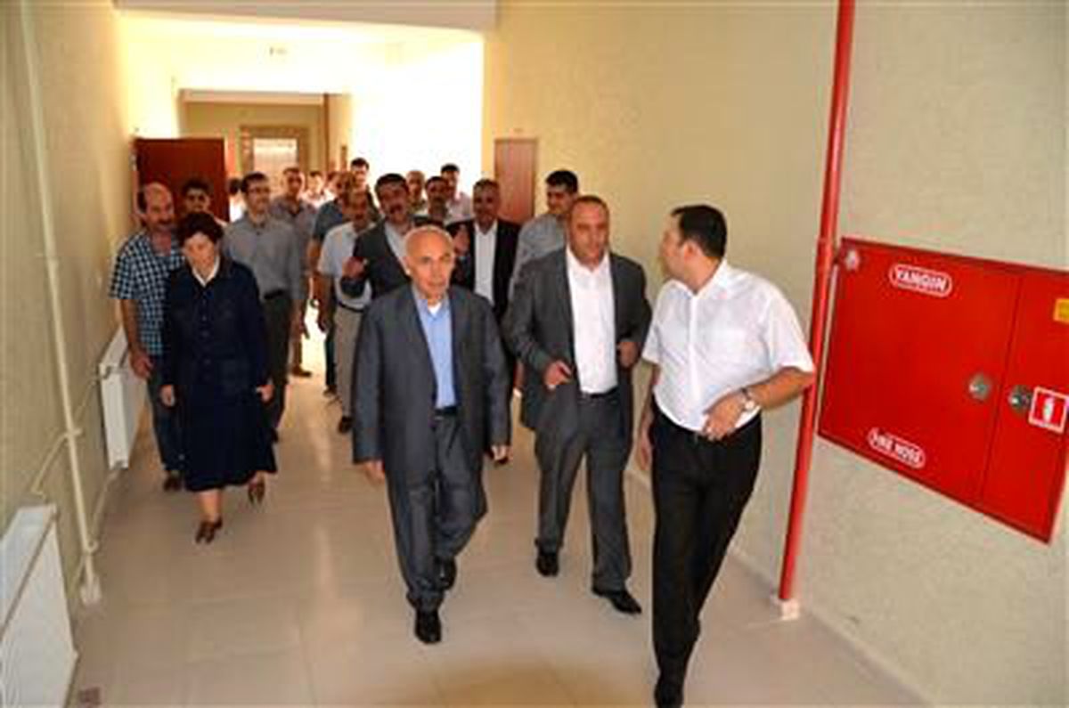 İşadamı Bekir Ilıcak, Darende'de Yaptırdığı Okulda İnceleme Yaptı