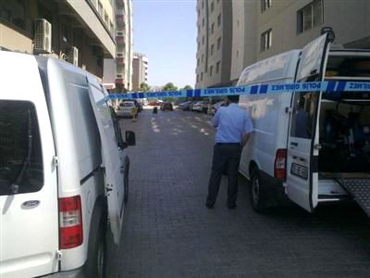 İzmir Adliyesi\'nde Bombalı Araç Paniği
