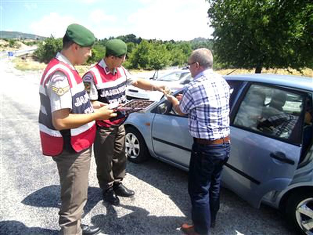 Jandarma Çikolatayla Uğurladı