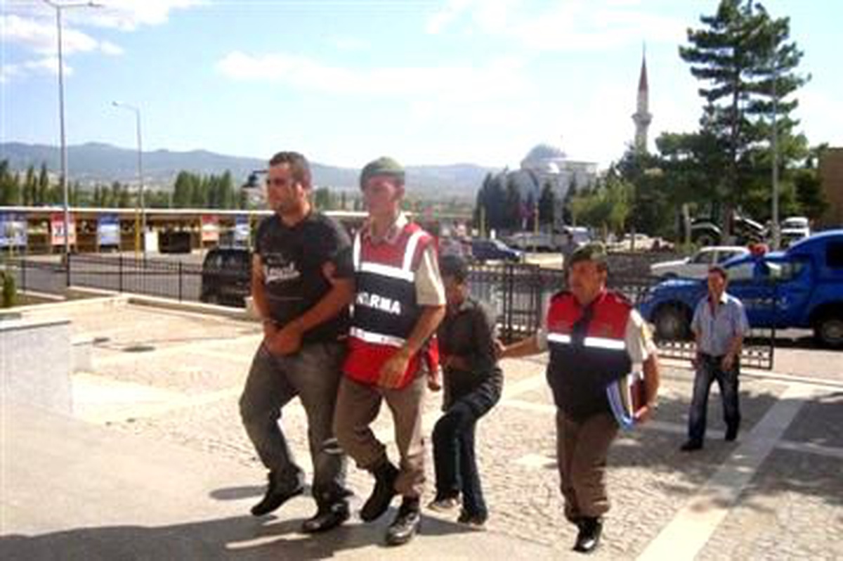 Kablo Hırsızlarının Kimlikleri Plakadan Tespit Edilip, Yakalandı