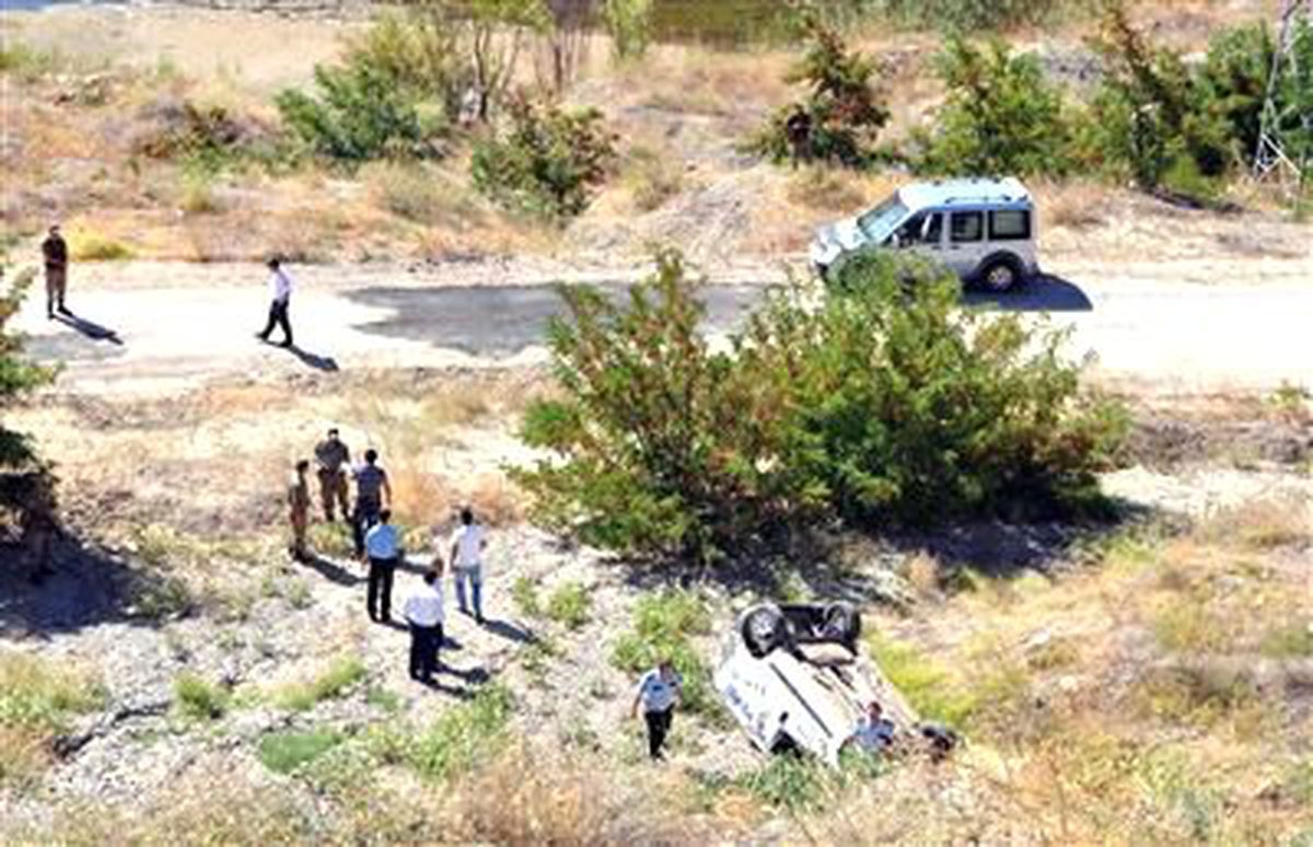 Kamyonet Uçuruma Yuvarlandı: 1 Ölü