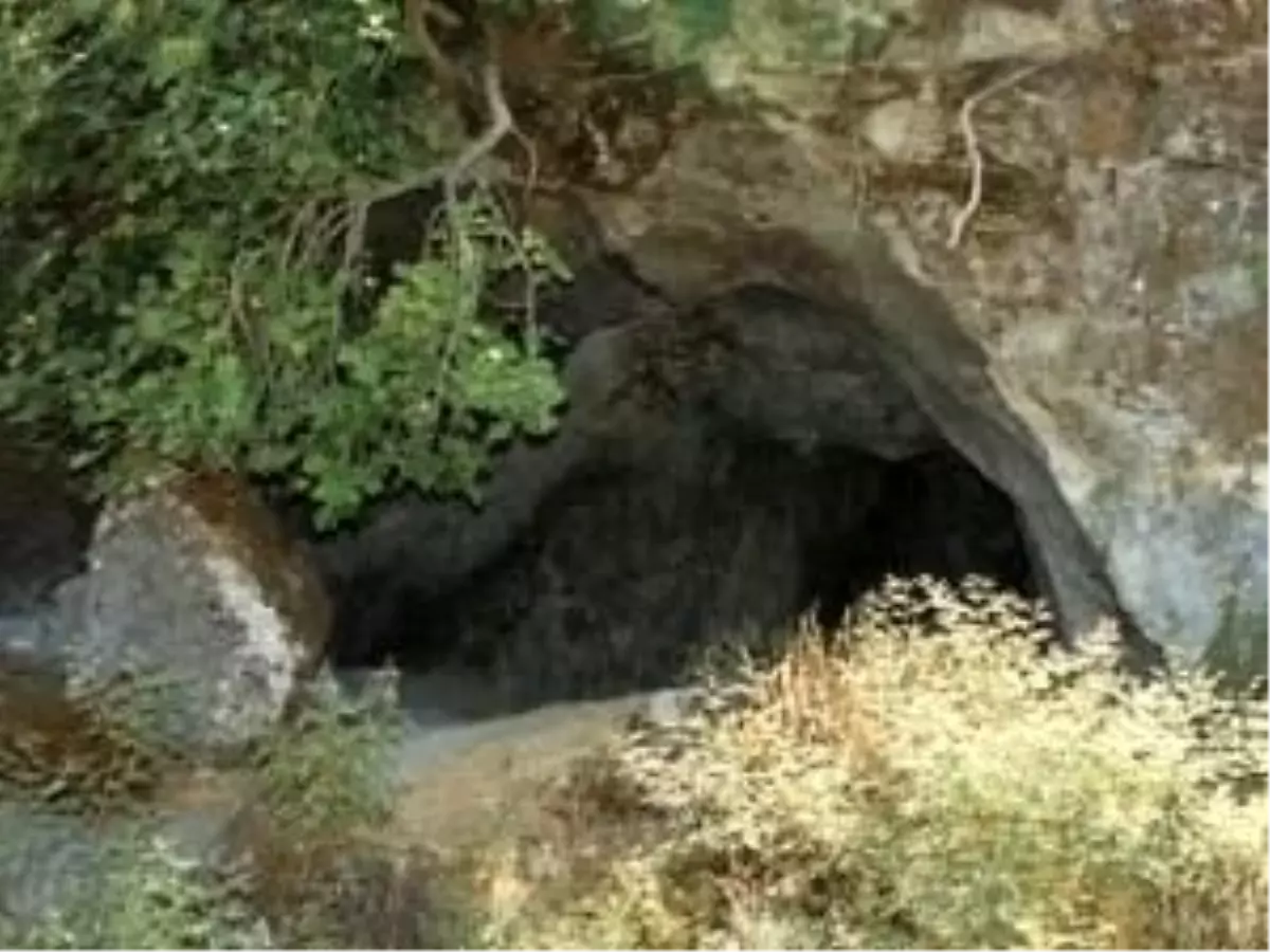 Karaman\'da Mağaraya Giren 3 Kişiden 1\'i Gazdan Zehirlenerek Öldü