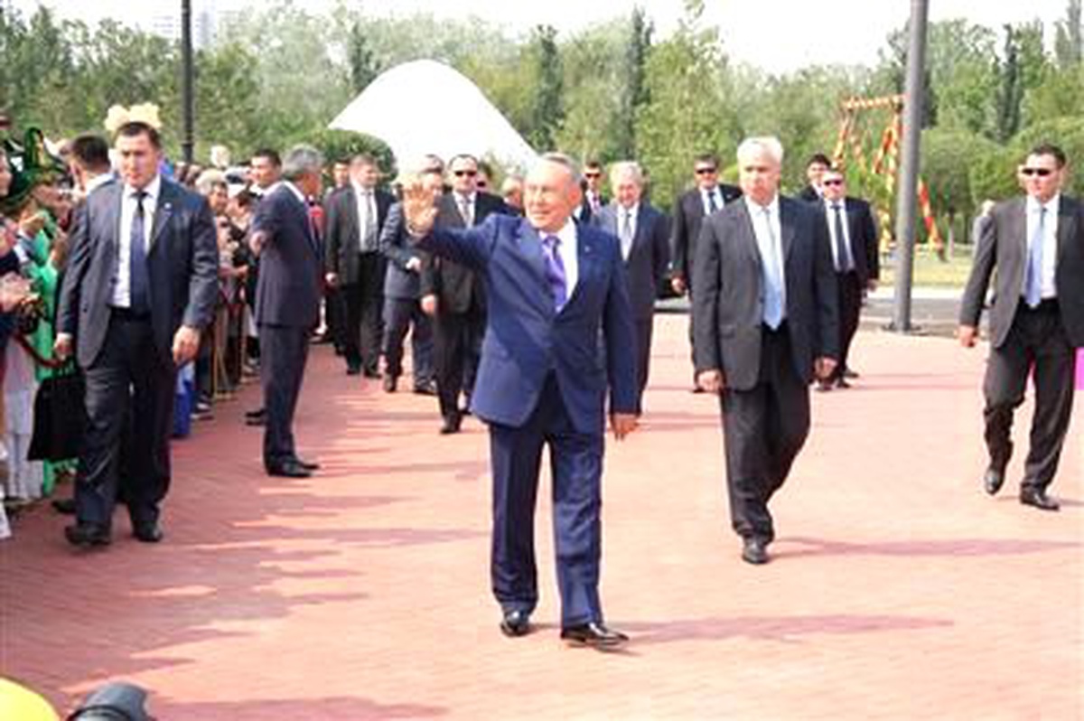 Kazakistan Cumhurbaşkanı Nursultan Nazarbayev Kırgızistan\'a Geldi