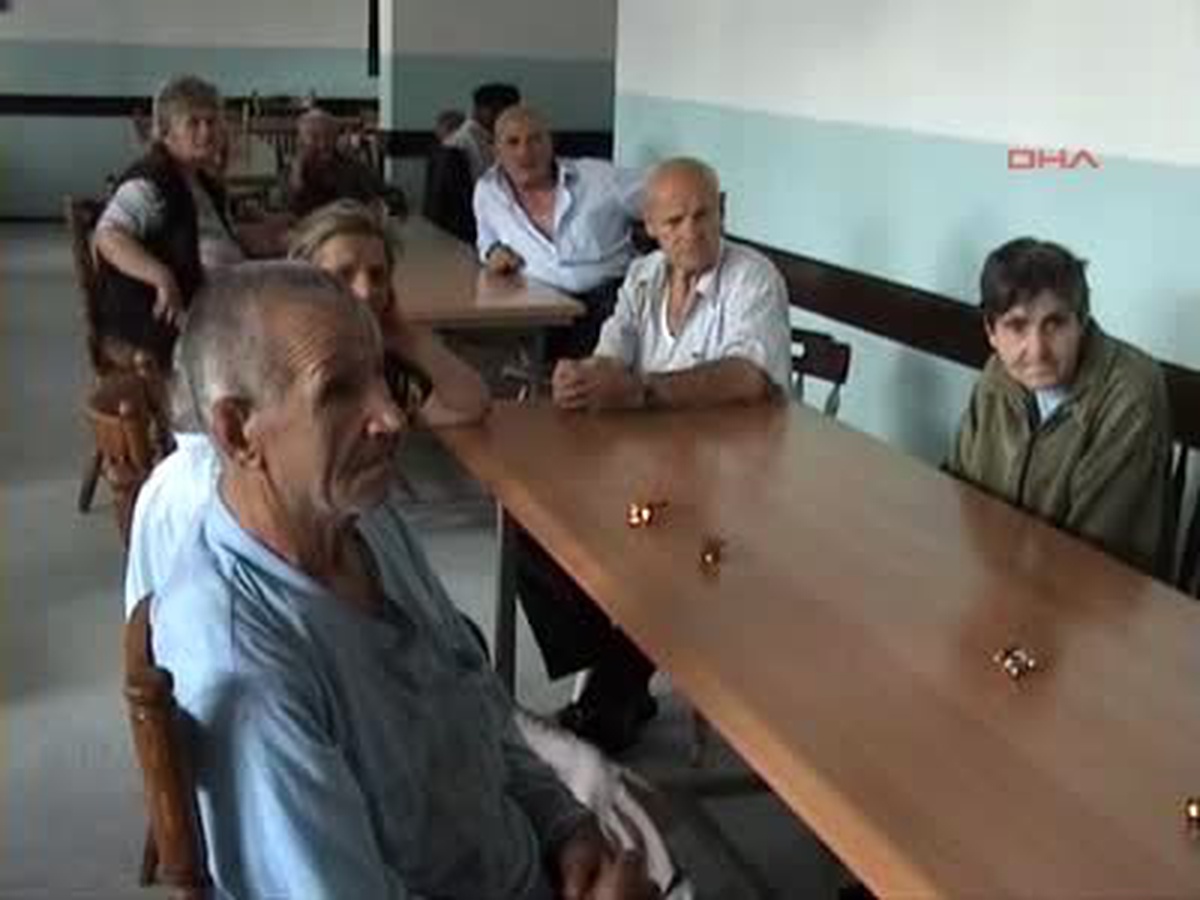 Kosova\'daki Türk Polisi Huzur Evini Ziyaret Ederek Yaşllların Bayramlarını Kutladı