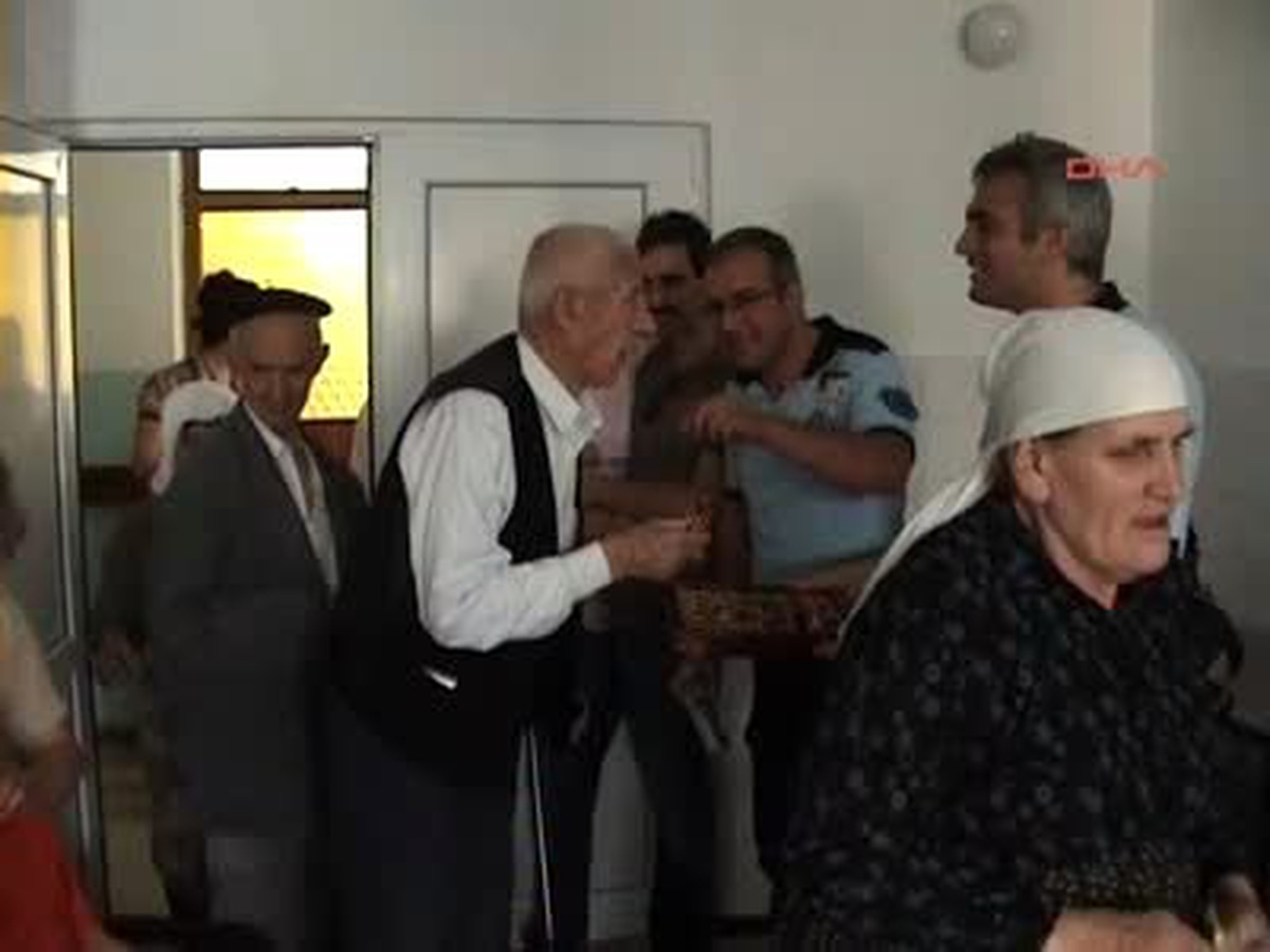 Kosova\'daki Türk Polisi Huzurevi Sakinlerini Sevindirdi
