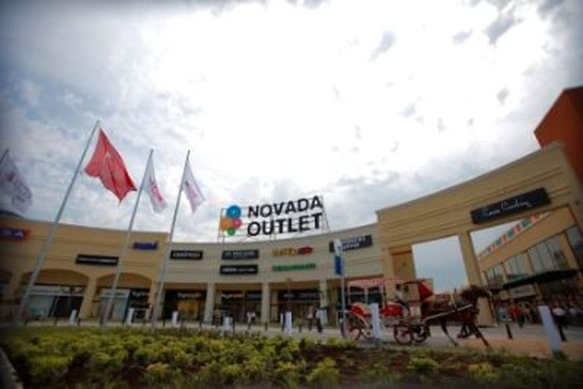 Novada Outlet Söke\'de Alışveriş Yapanlar Kazanıyor
