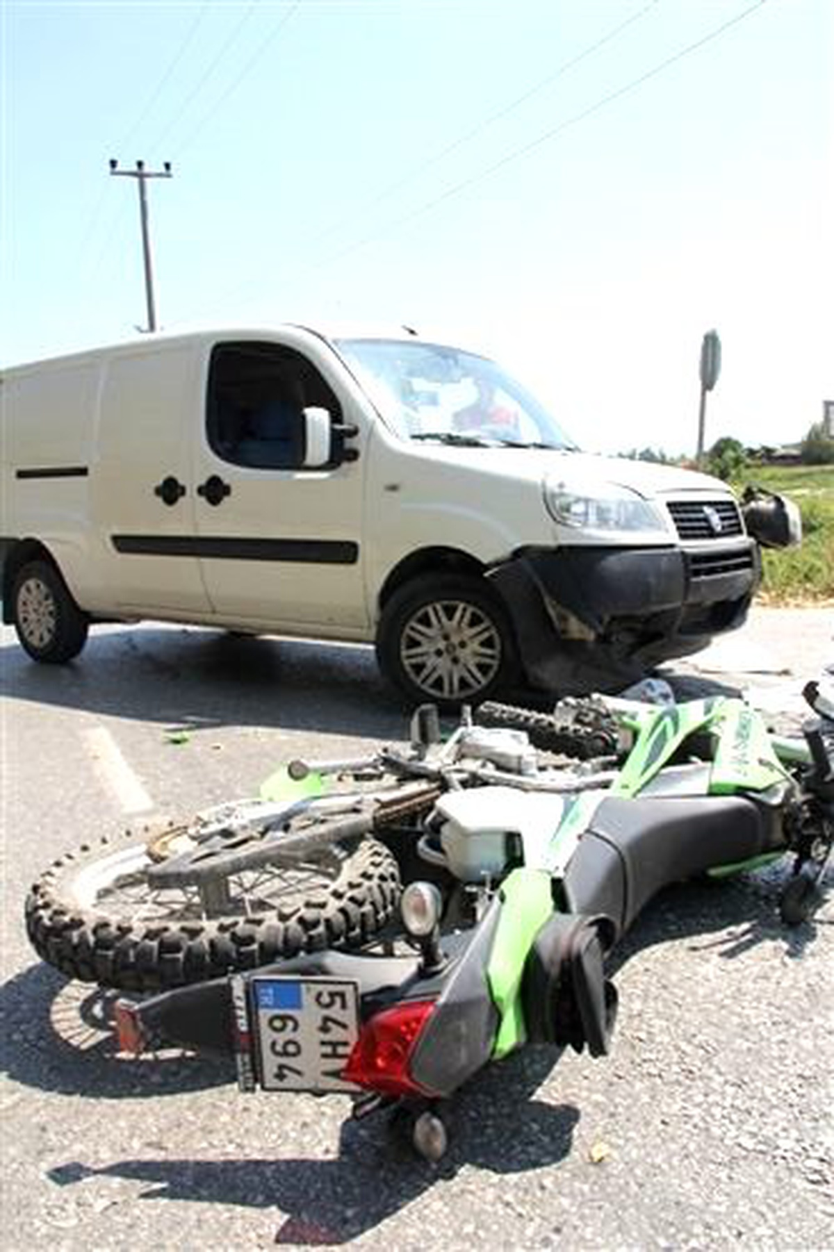 Sakarya\'da Otomobil Motosiklete Çarptı: 1 Ölü