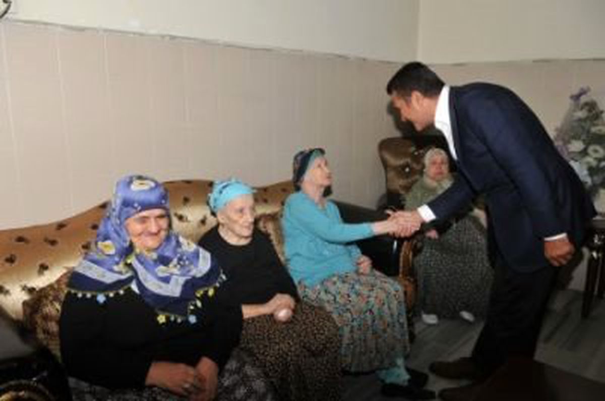 Sarıgül Bayramda Darülaceze\'deki Yurttaşlarla Buluştu