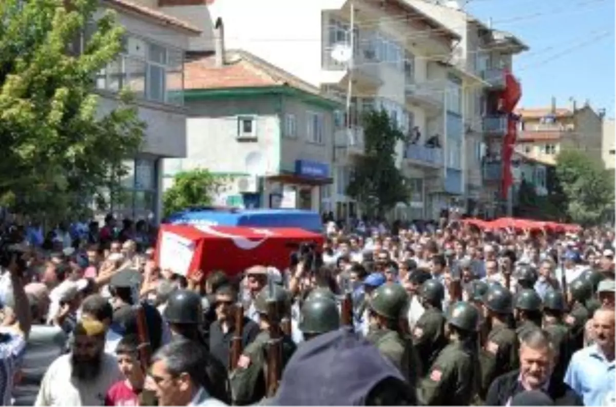 Şırnak\'ta Askerleri Taşıyan Aracın Devrilmesi