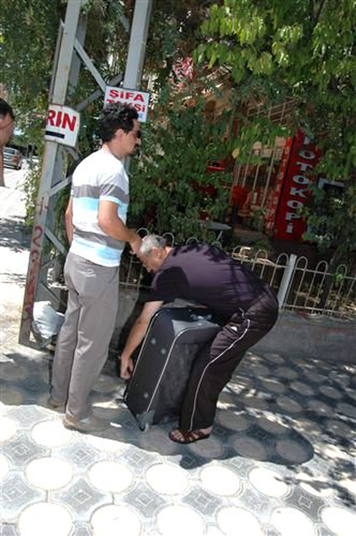 Şüpheli Valiz Polisi Alarma Geçirdi