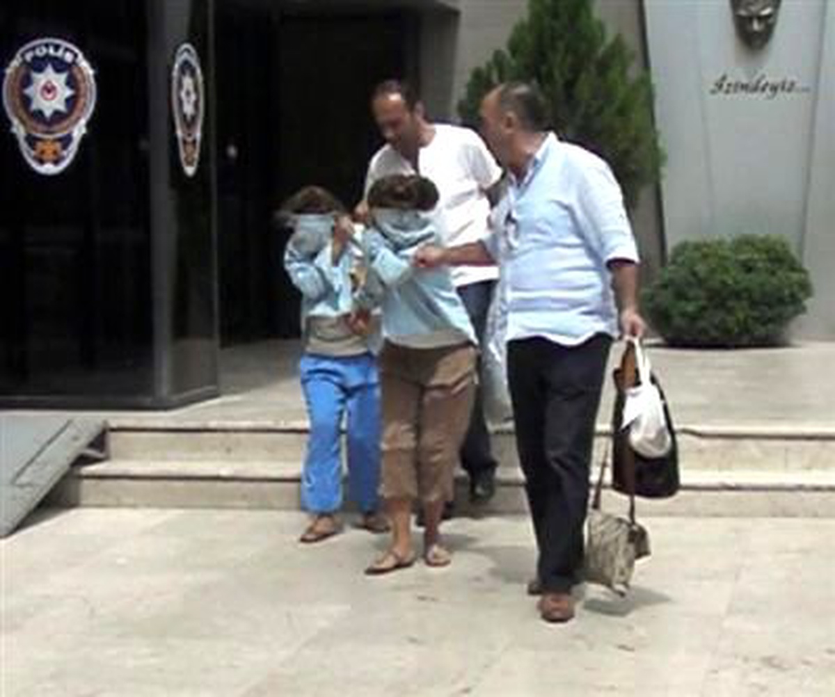 Tanınmamak İçin Çarşaf Giyen Hırsızlar Tutuklandı