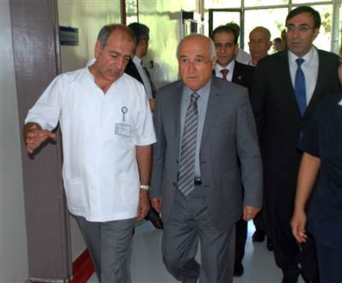 TBMM Başkanı Çiçek ve Bakan Yılmaz Yaralıları Ziyaret Etti
