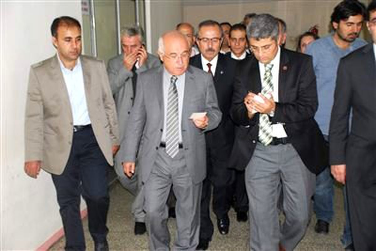 TBMM Başkanı Çiçek ve Bakan Yılmaz Yaralıları Ziyaret Etti