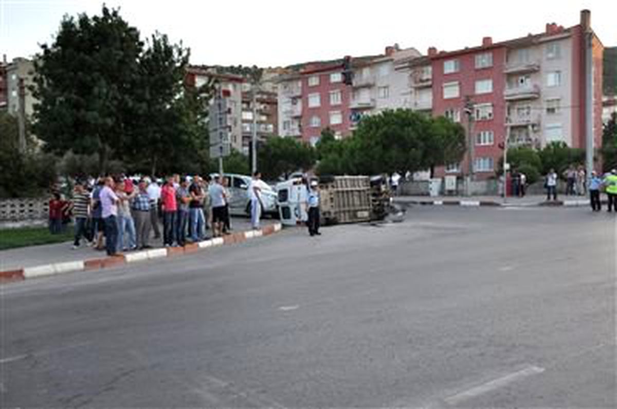 (Tekrar) Balıkesir\'de Trafik Kazası: 20 Yaralı