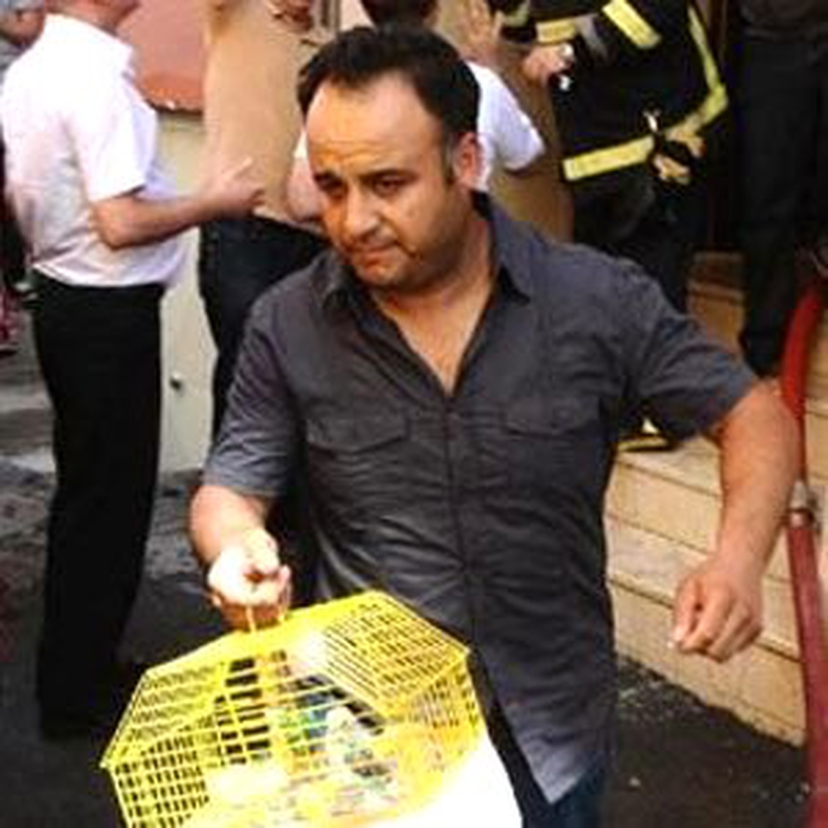 Yangında Muhabbet Kuşu Böyle Kurtarıldı (2)
