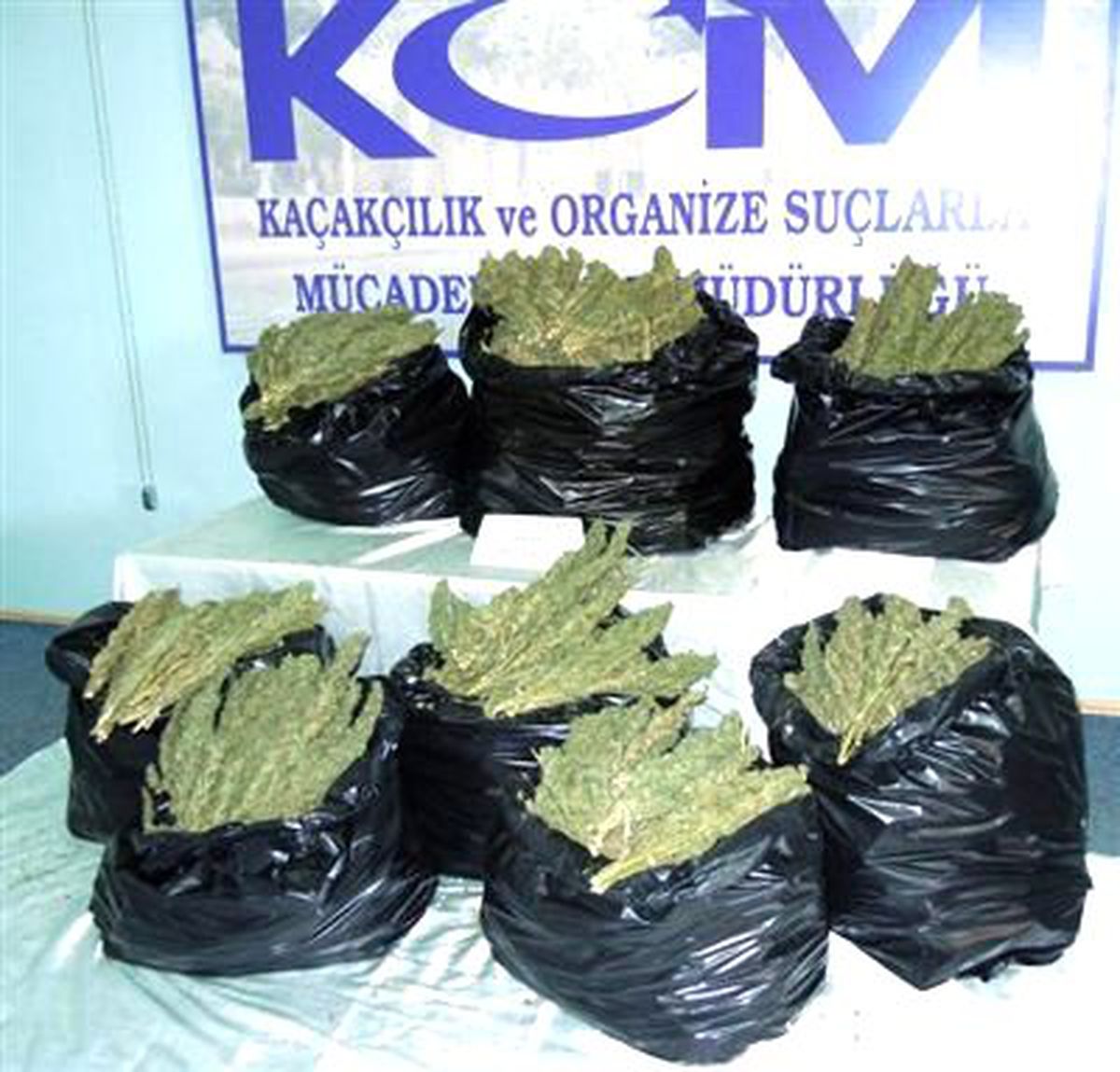 2 Otomobilde 96 Kilo 300 Gram Esrar Ele Geçti
