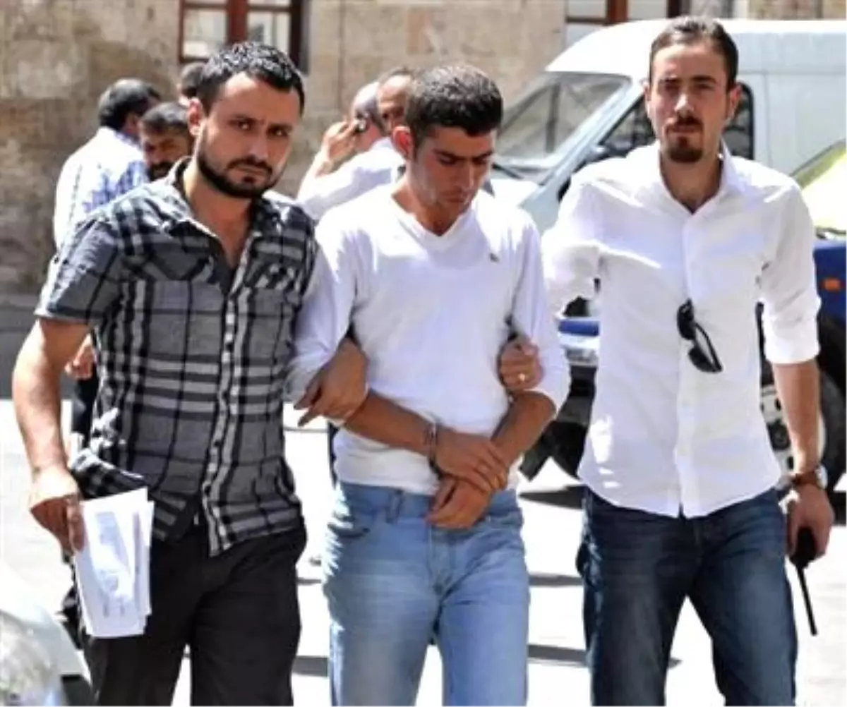 Ablasını Gasp Etti, \'Şeytana Uydum\' Dedi