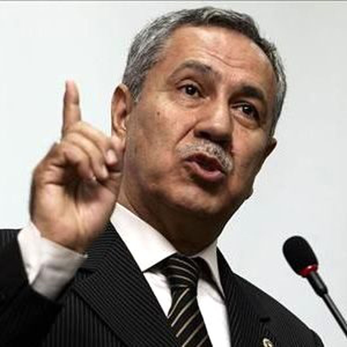 Arınç: "Saldırıda Dış Unsurlar Söz Konusu Olabilir"
