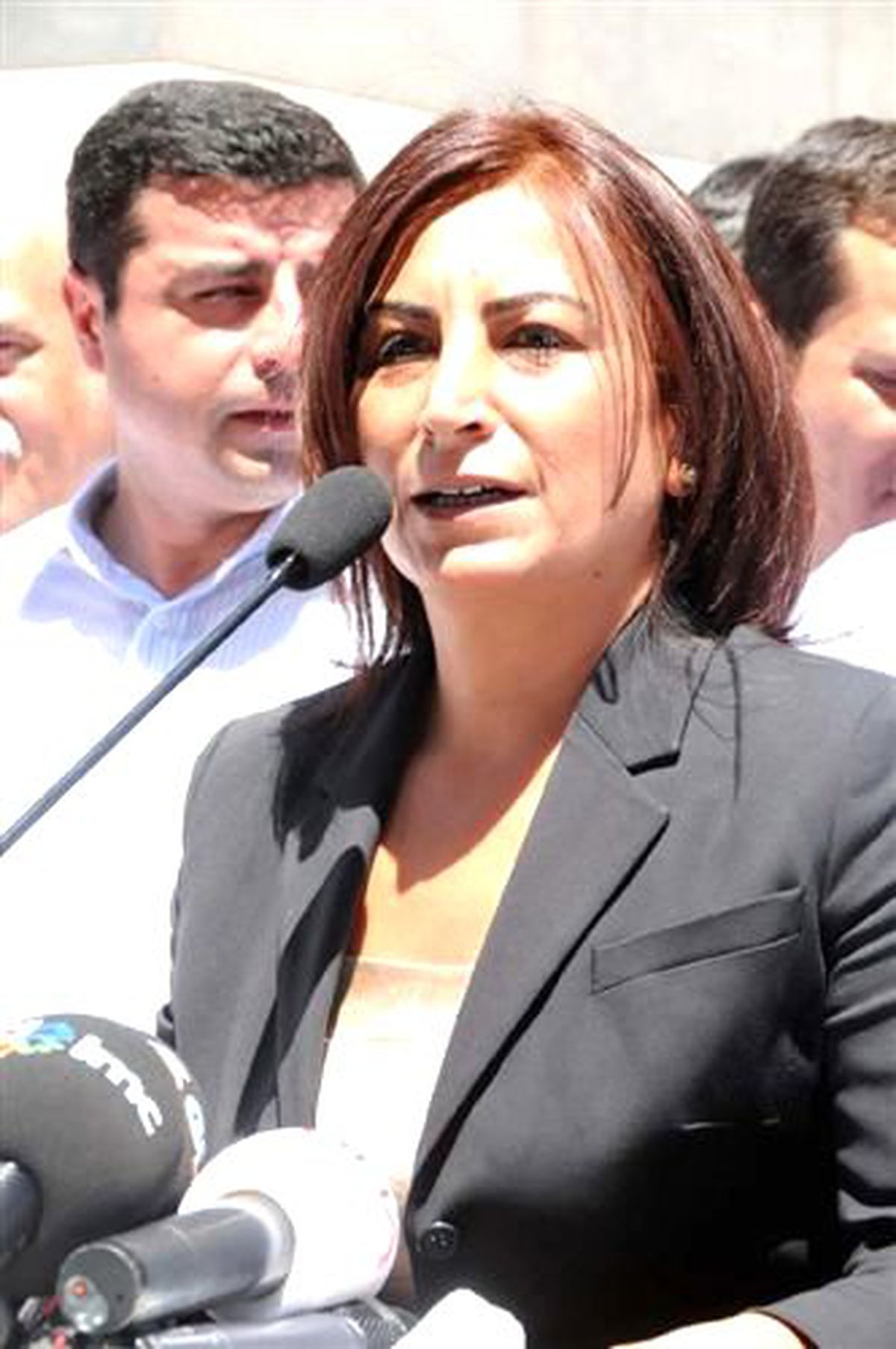 'PKK'lılara Sarılmak Suç Değil'