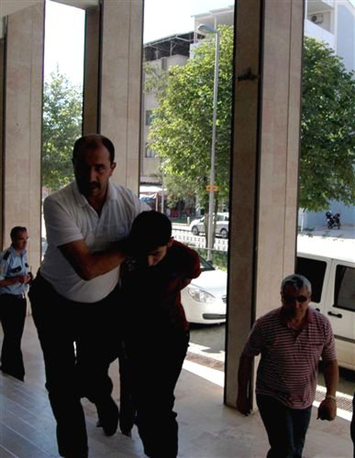 Babasını Balyozla Öldüren Genç Tutuklandı