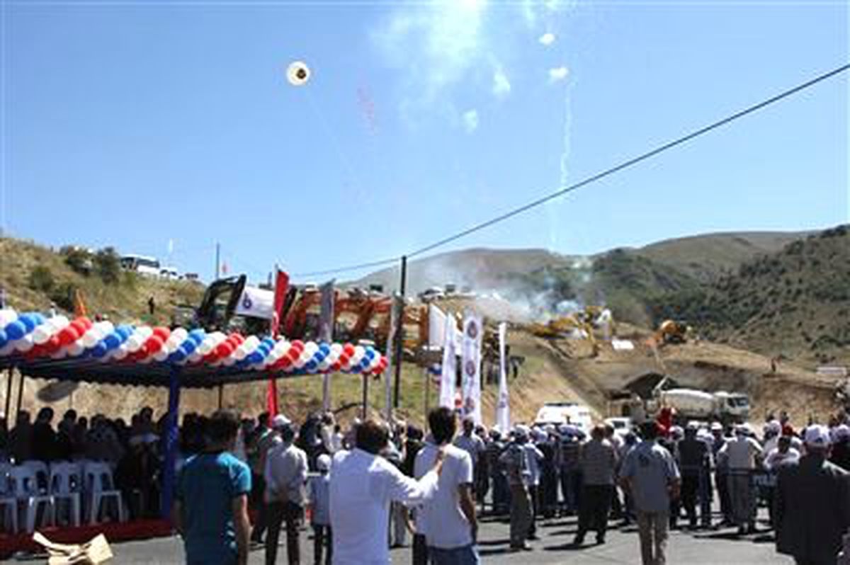 Bakan Yıldırım, Kop Dağı Tüneli-Gümüşhane-Bayburt Kop Dağı Bölünmüş Yol Çalışmaları Törenine Katıldı