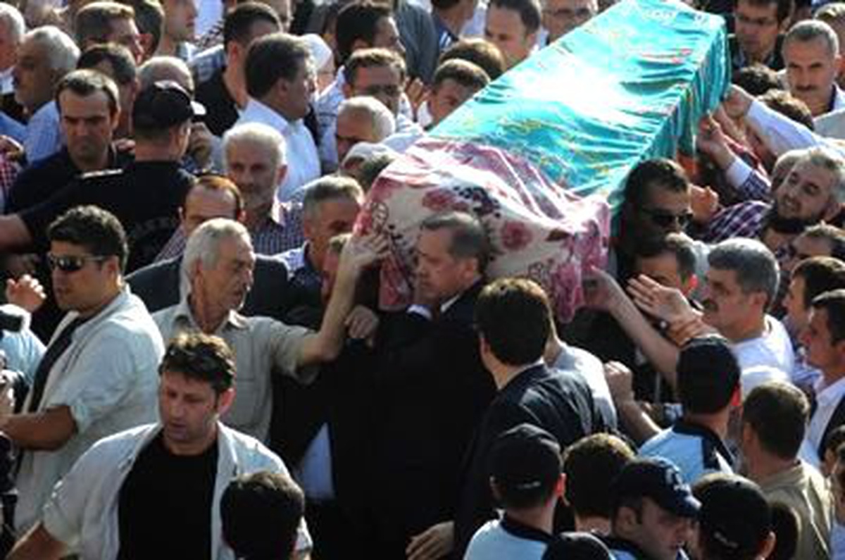 Başbakan Erdoğan Teyzesinin Cenaze Namazına Katılmak Üzere Rize\'ye Geldi