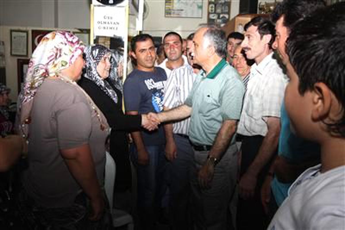 Bayraklı Belediye Başkanı Hasan Karabağ, Dernek Ziyaretlerinde Terörü Kınadı