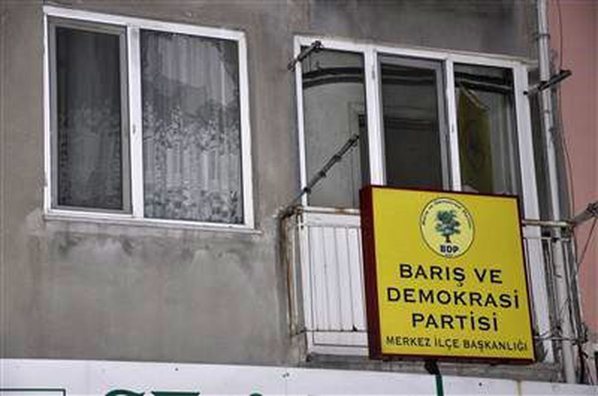 Çanakkale\'de BDP Binasına Saldırı
