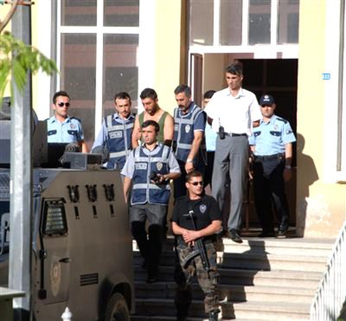 Cinayet Zanlısı İlk Mahkemesinde Tutuklandı