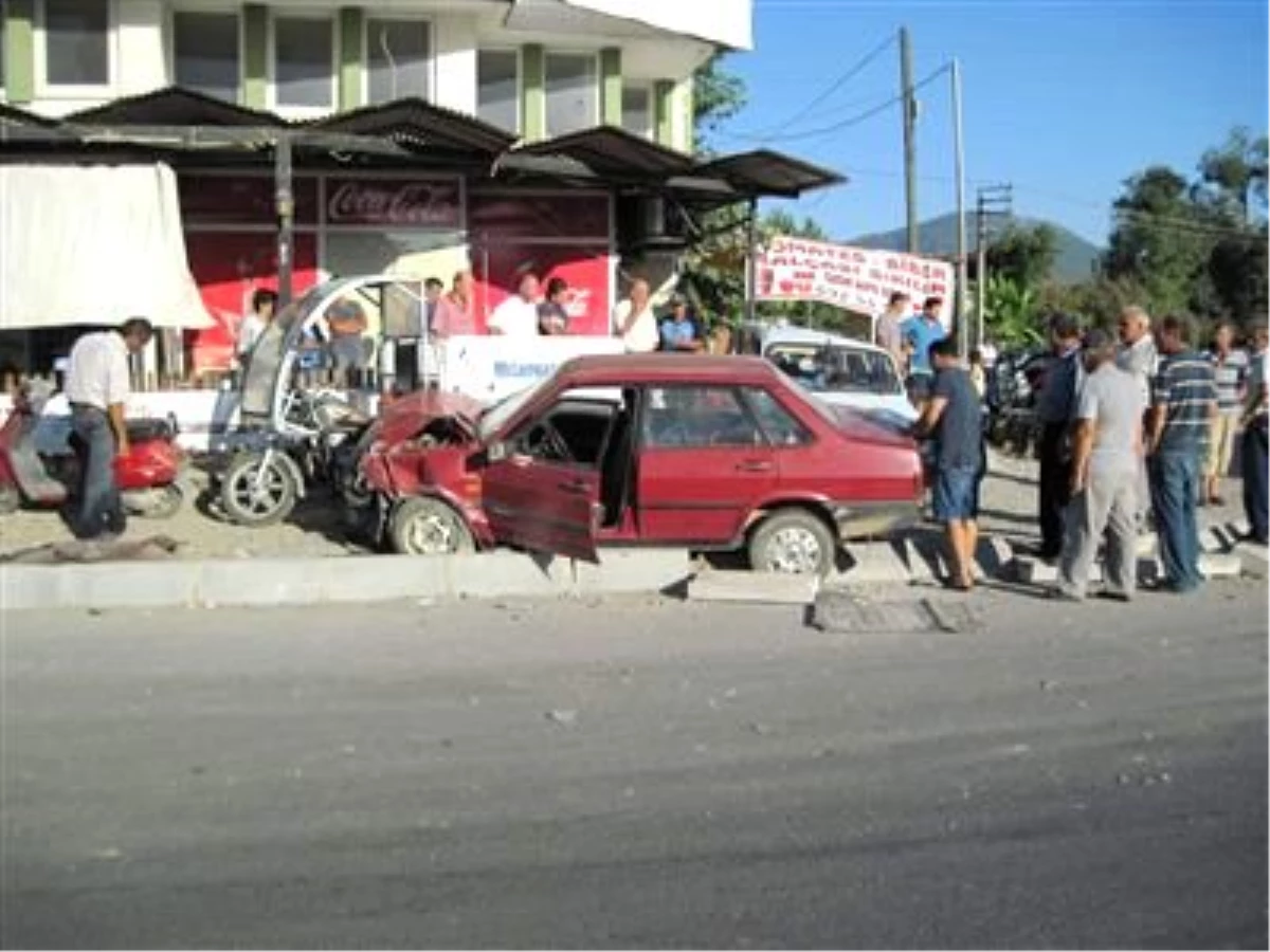 Dalaman\'da Trafik Kazası: 1\'i Ağır 3 Yaralı