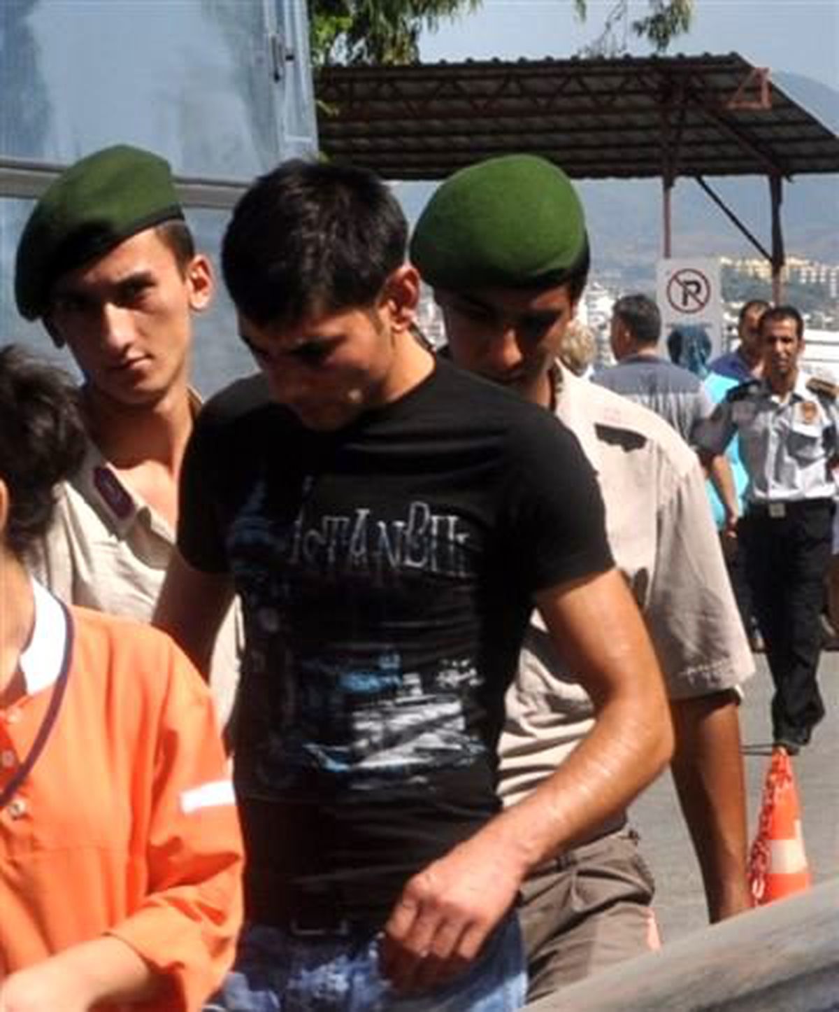 Ev Sahibi Hırsızı Suçüstü Yakaladı