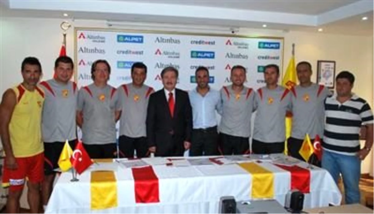 Göztepe Futbol Akademisi Kadrosunu Yeniledi