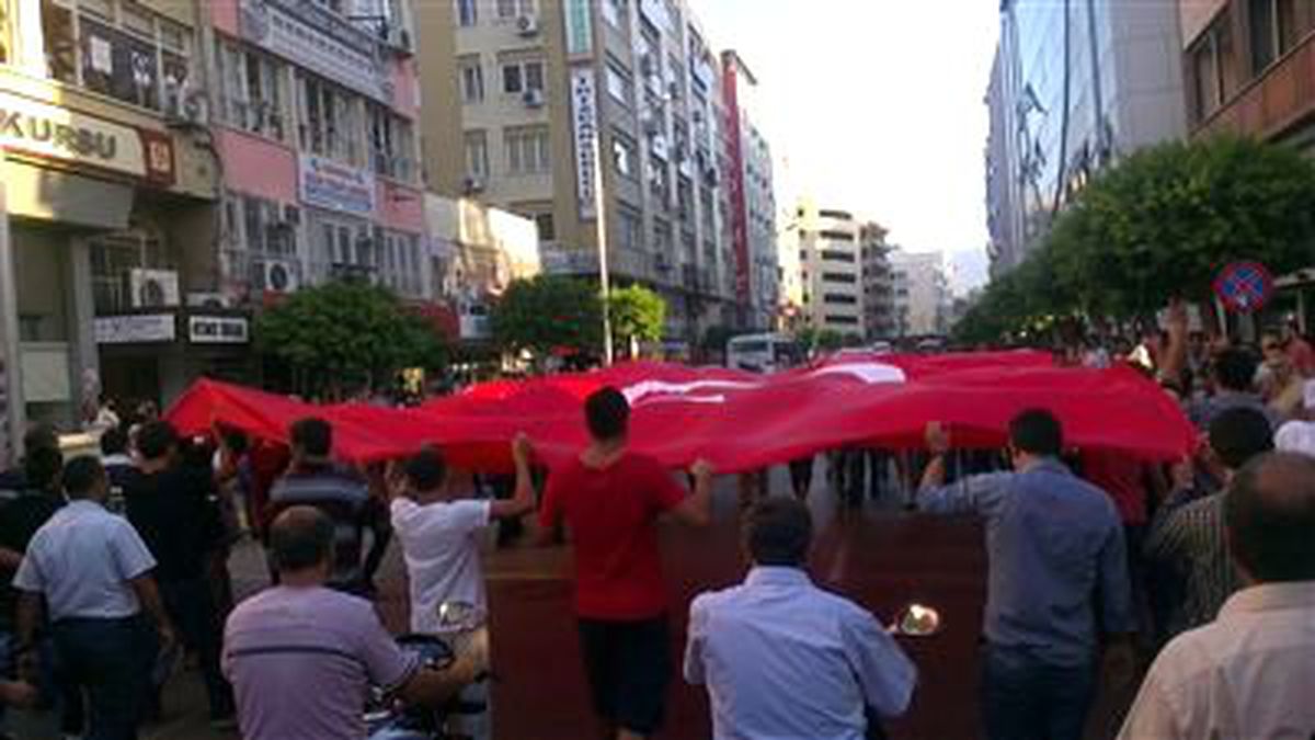 İskenderun Şehidine Ağlıyor