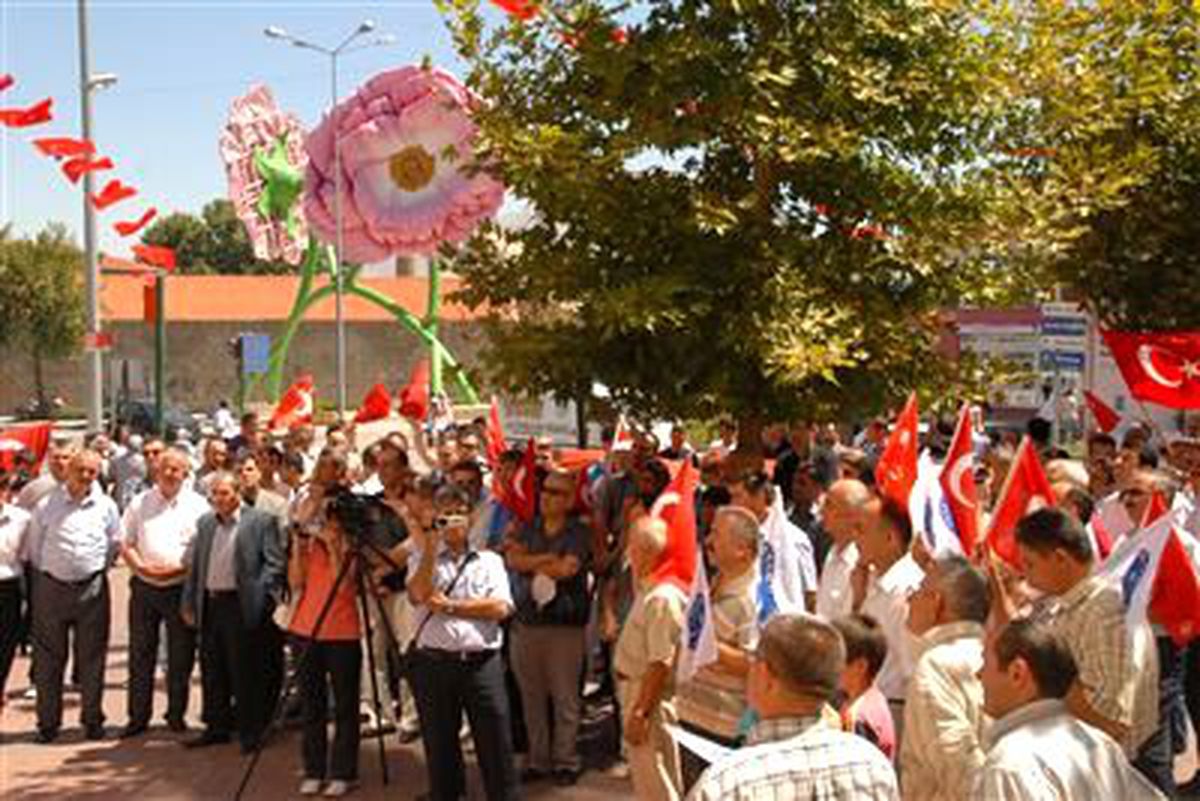 Isparta\'da Terör Saldırıları Protesto Edildi