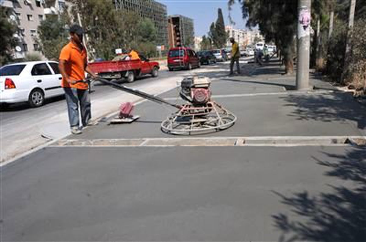 İzmir Büyükşehir Belediyesi Mithatpaşa Caddesi\'ni Yeniliyor