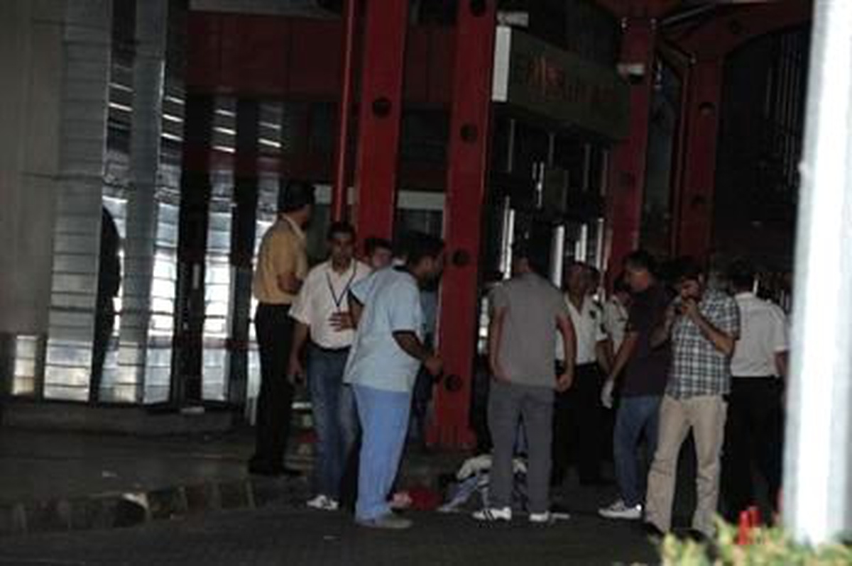 İzmir\'de Şüpheli Paketler Panik Yarattı