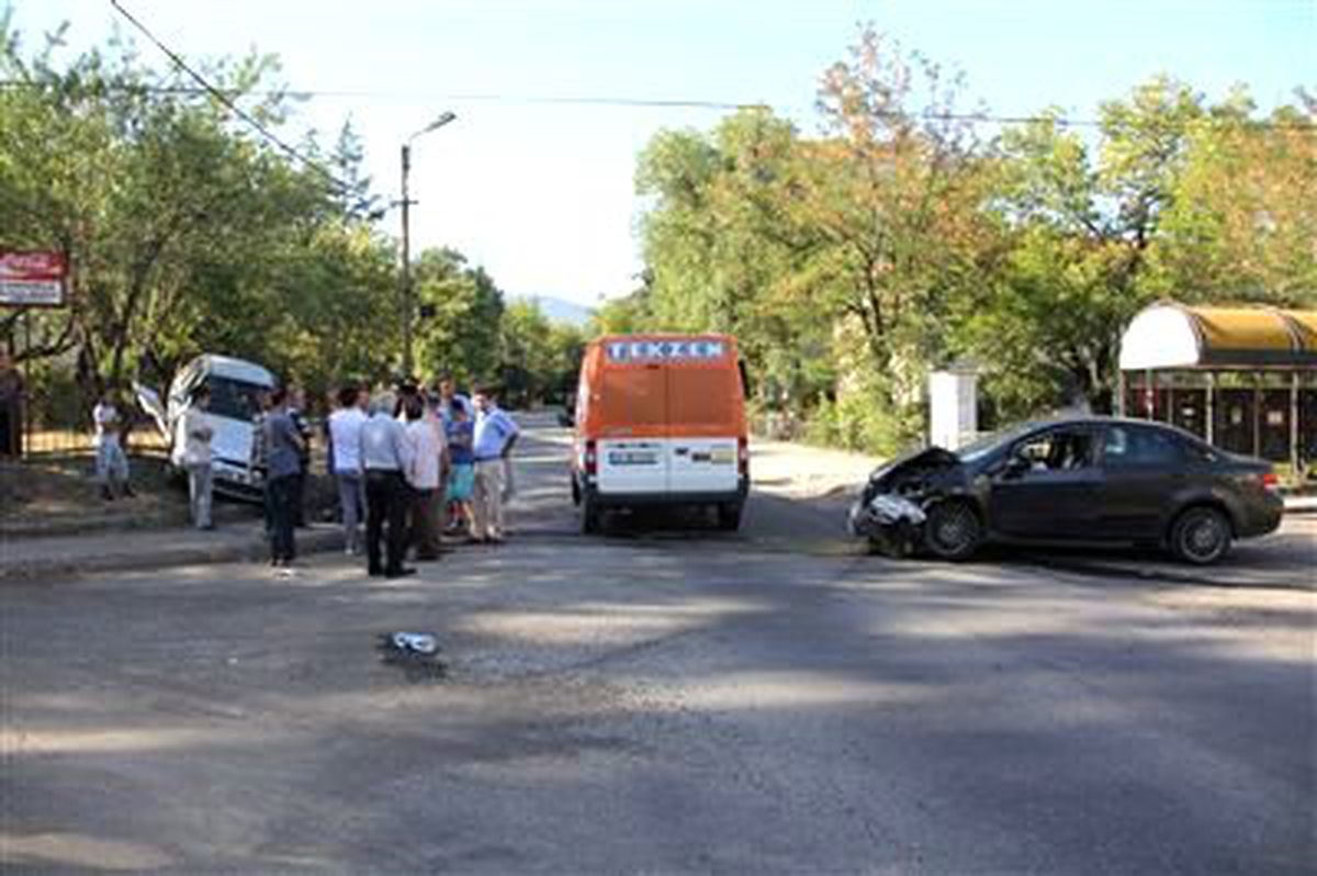 Karabük\'te Trafik Kazası: 2 Yaralı