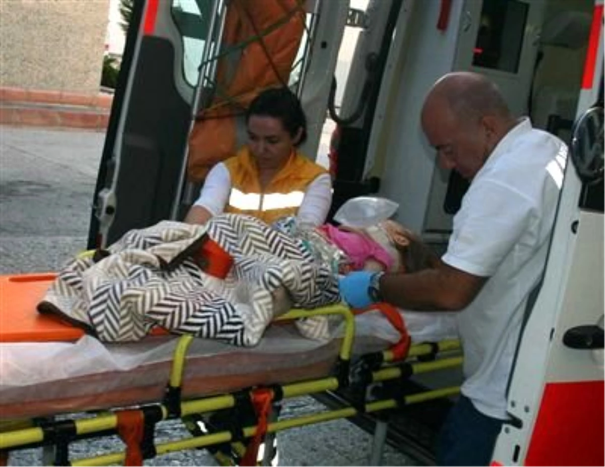 Kazaya Müdahale Eden Ambulansa Otomobil Çarptı: 9 Yaralı
