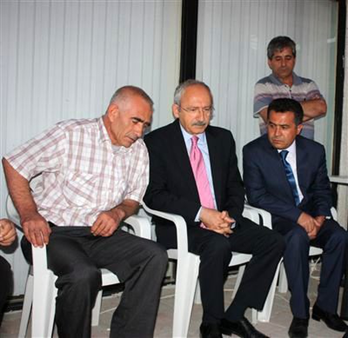 Kılıçdaroğlu, Şehit Evine Taziye Ziyaretinde Bulundu (1)