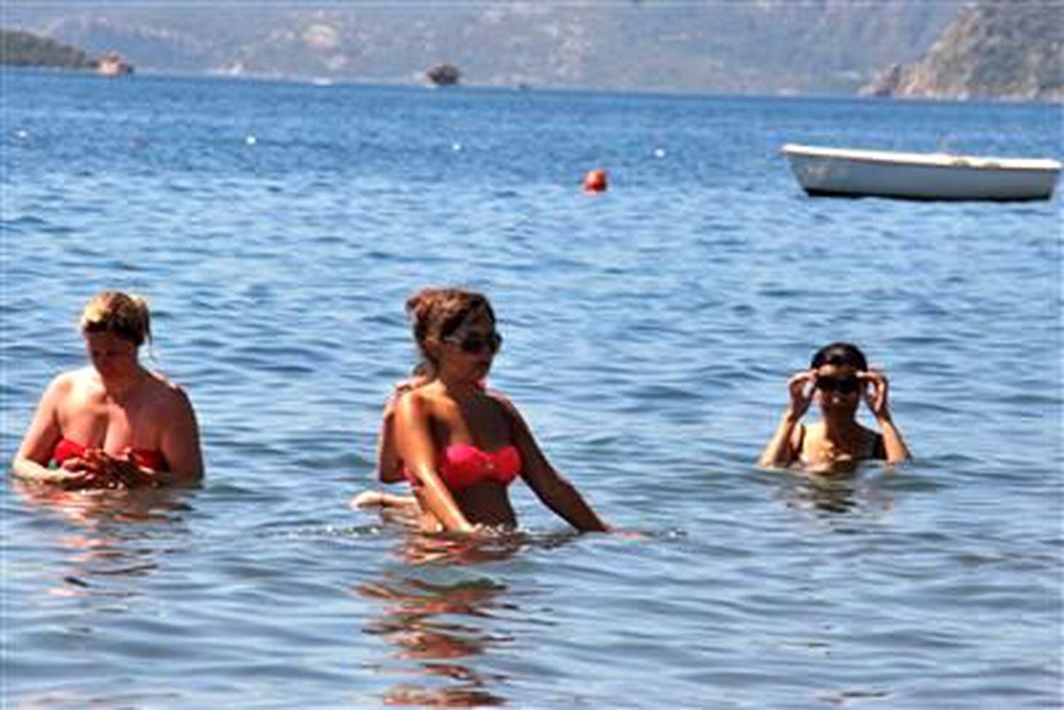 Marmaris\'te Sahiller Bayrama Devam Ediyor