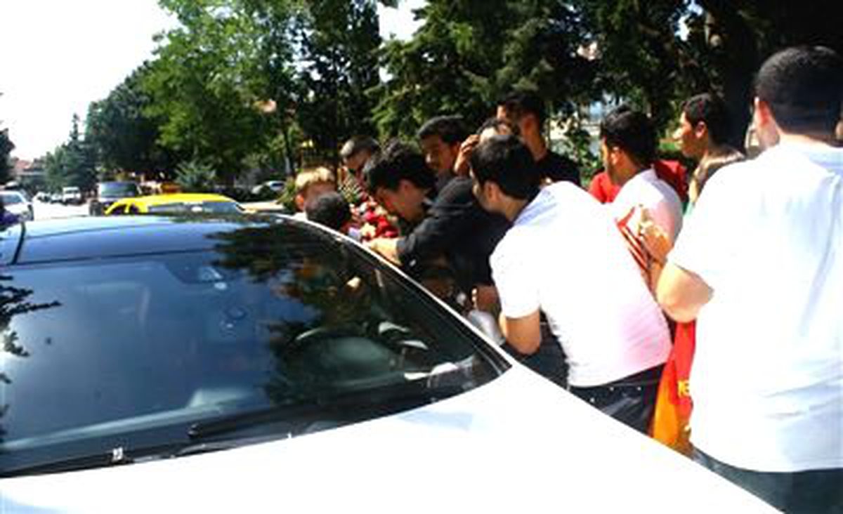 Galatasaray Tesisinde Melo İzdihamı