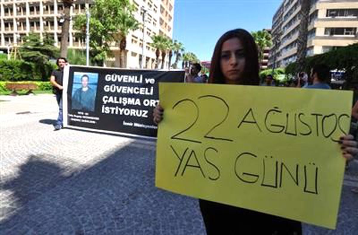 Müzisyenlerden Ölen Arkadaşları İçin Oturma Eylemi