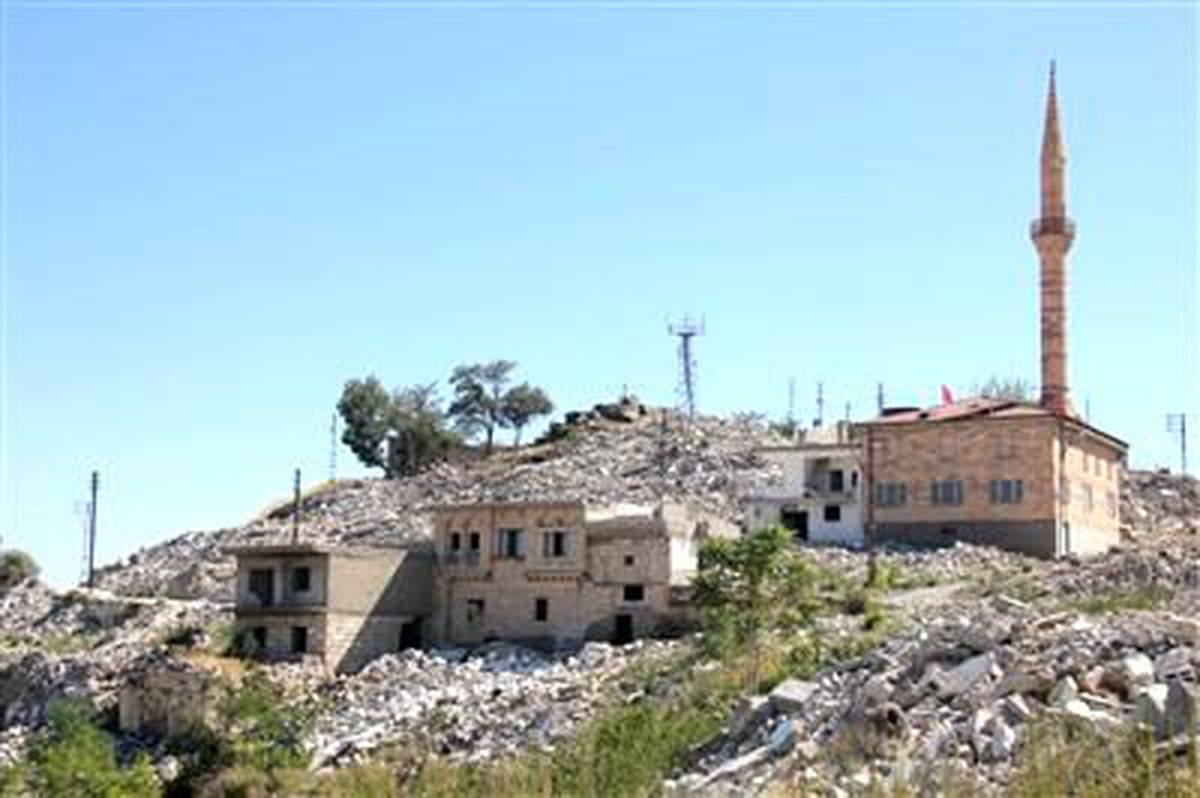 Nevşehir\'de Kale Civarındaki Konutların Yıkımı Devam Ediyor