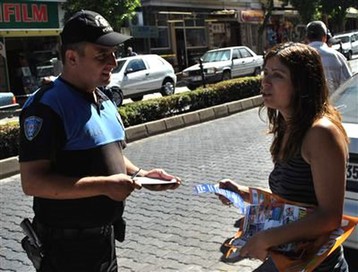 Polis Şaka Yaparsa